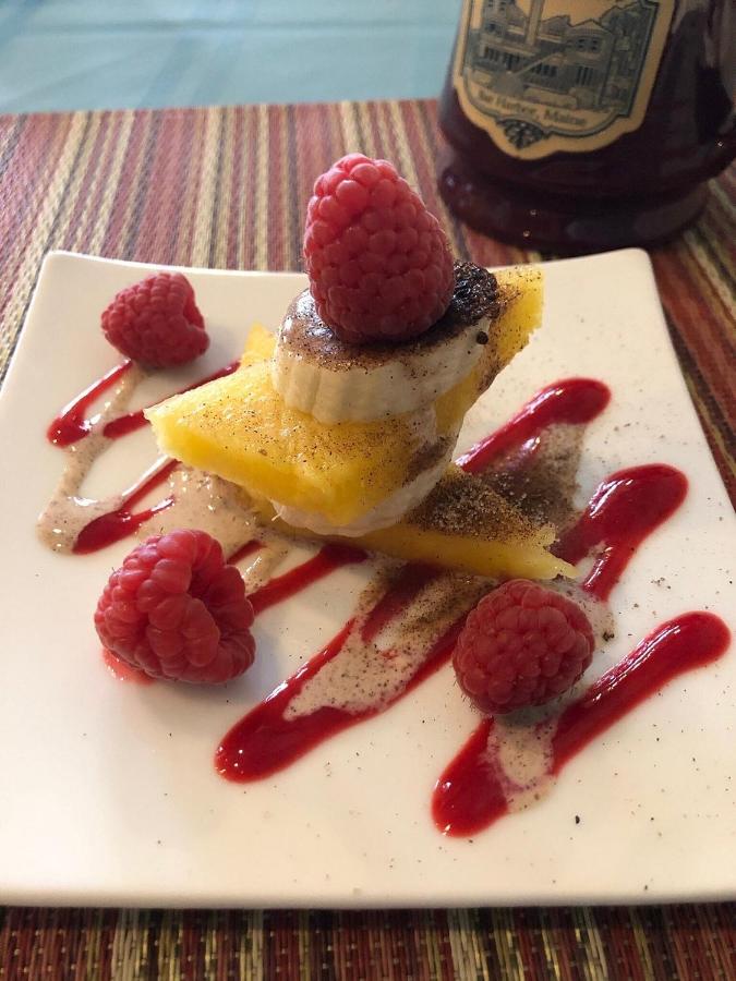 | Saltair Inn Waterfront B&B