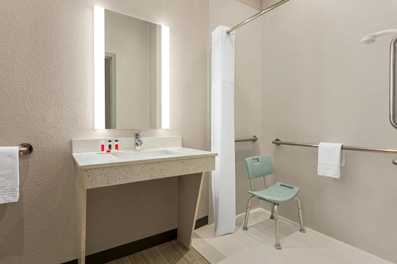 1 King Bed, Kitchenette, Mobility Accessible Efficiency Room, Non-Smoking at Days Inn & Suites by Wyndham Tomball/Houston NW
