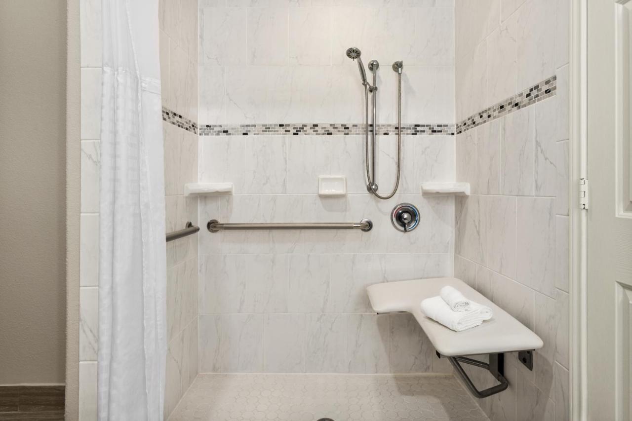 King Room with Bath Tub - Mobility Accessible/Non-Smoking at La Quinta Inn & Suites by Wyndham Brownsville North