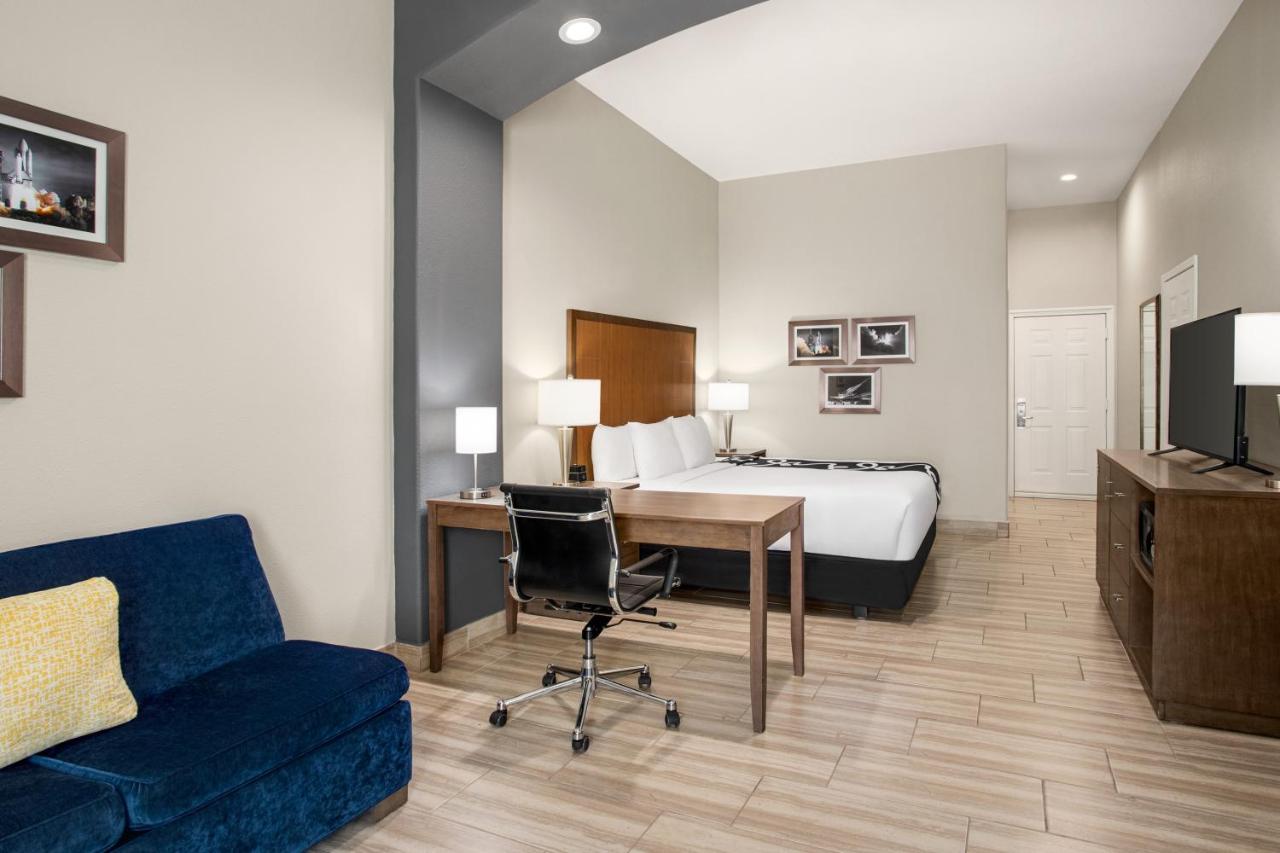 Executive King Room at La Quinta Inn & Suites by Wyndham Brownsville North