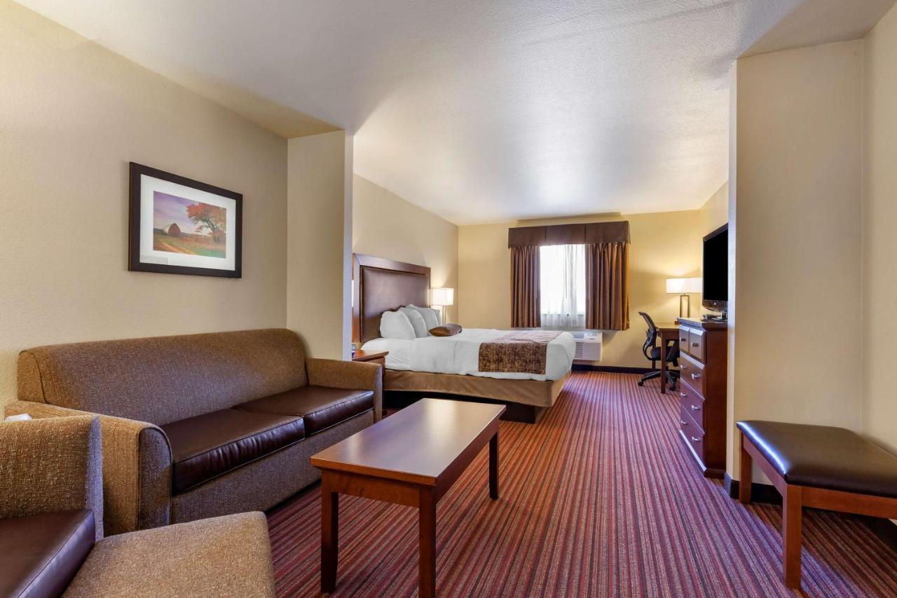 Business King Room - Non-Smoking at Best Western Plus Sparta Trail Lodge