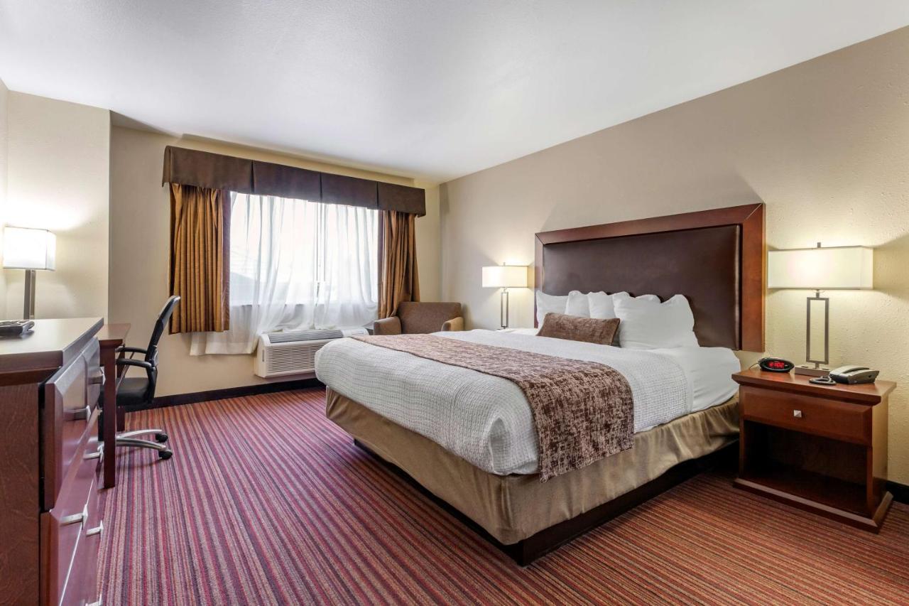King Room with Whirlpool and Sofa - Non-Smoking at Best Western Plus Sparta Trail Lodge