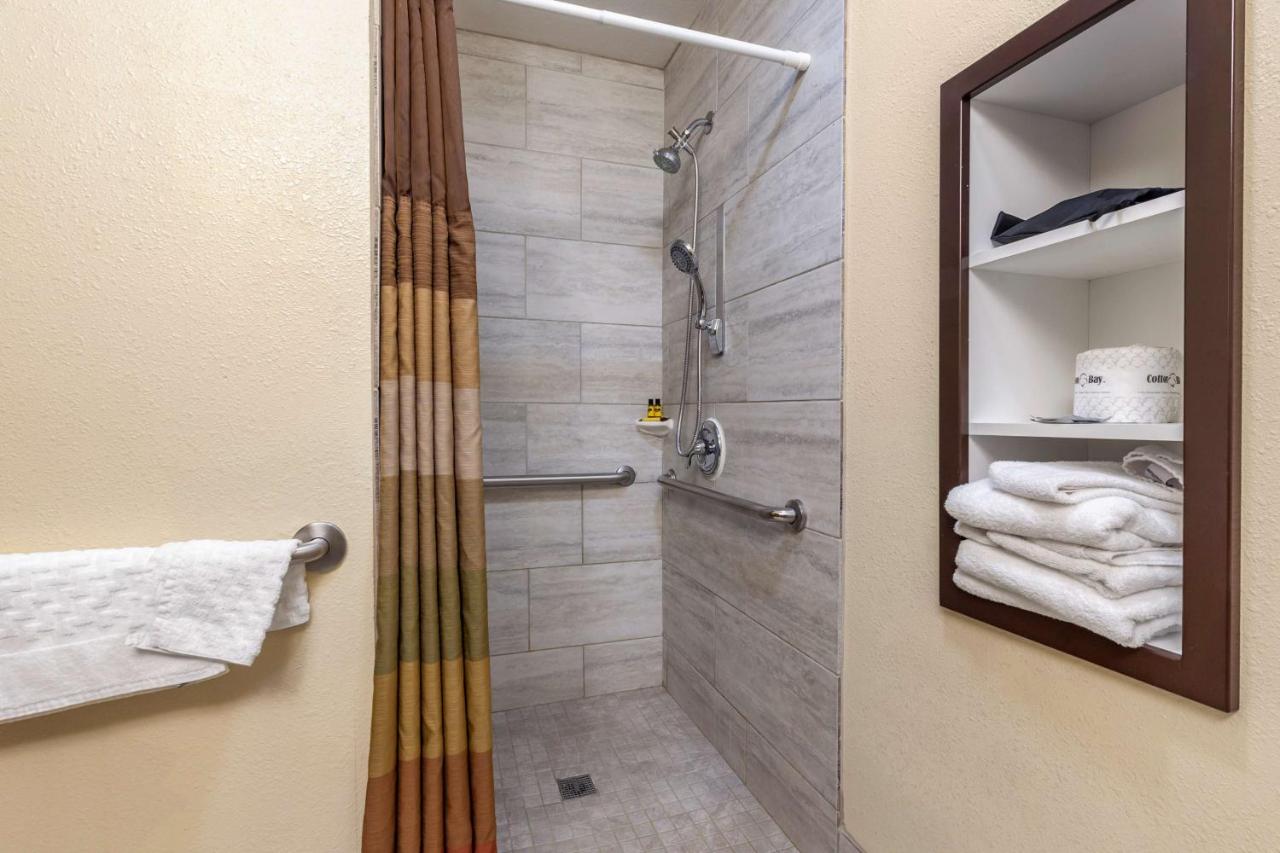 King Room with Roll in Shower - Disability Access at Best Western Plus Sparta Trail Lodge