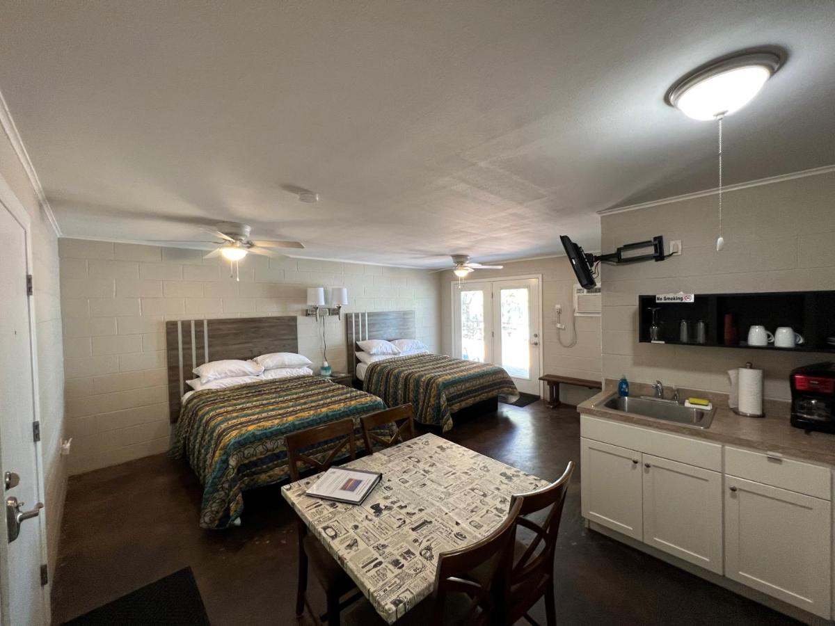 Double Room with Lake View at Painted Sky Inn