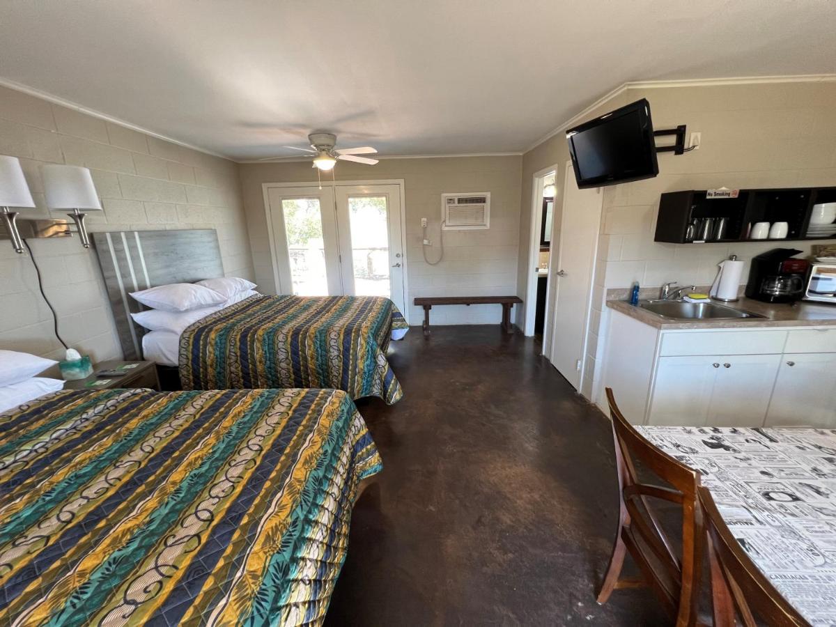 Double Room with Lake View at Painted Sky Inn
