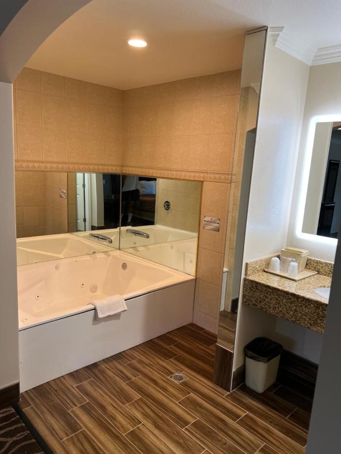 | Walnut Inn & Suites West Covina