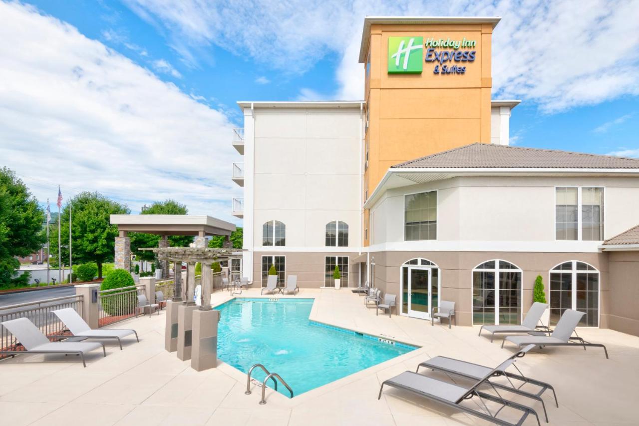  | Holiday Inn Express Hotel & Suites Asheville-Biltmore Square