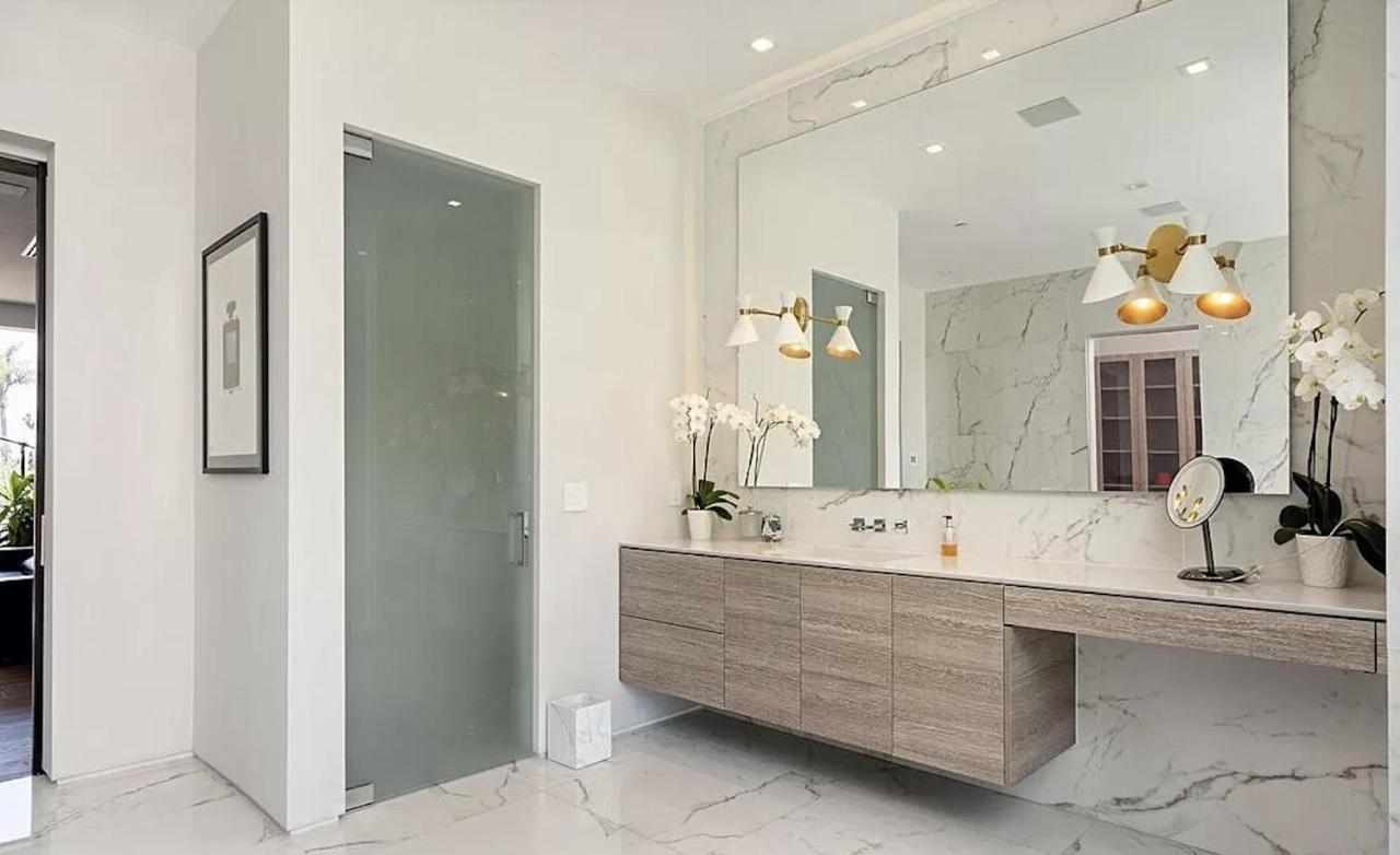  | Impeccable Modern Mansion In Beverly Hills Flats