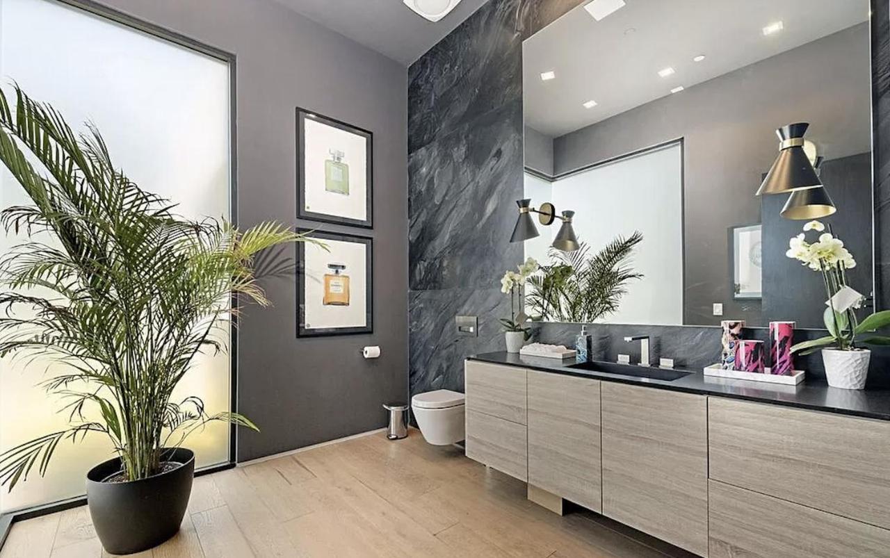  | Impeccable Modern Mansion In Beverly Hills Flats
