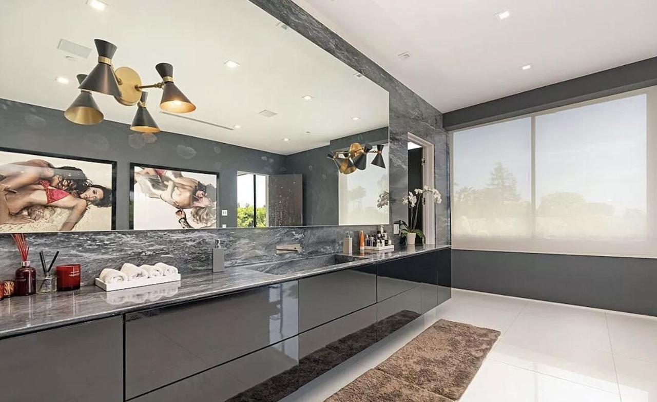  | Impeccable Modern Mansion In Beverly Hills Flats