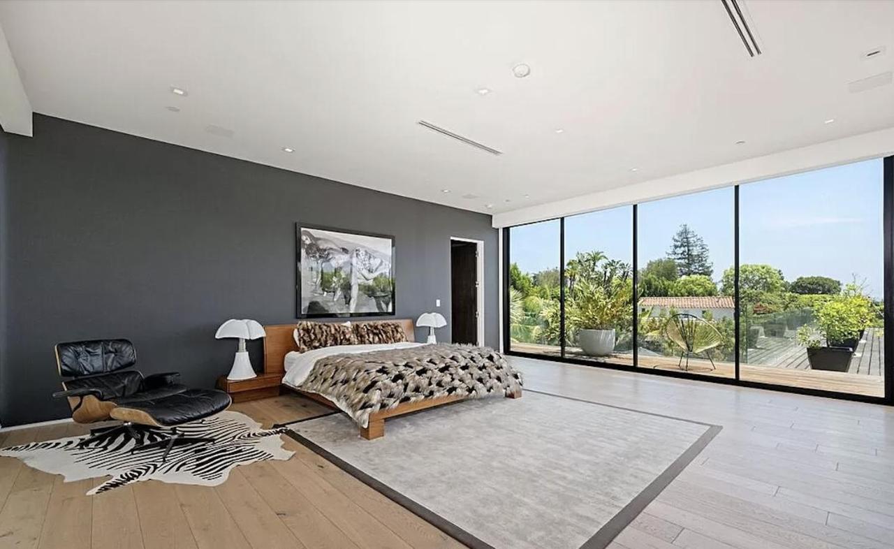  | Impeccable Modern Mansion In Beverly Hills Flats