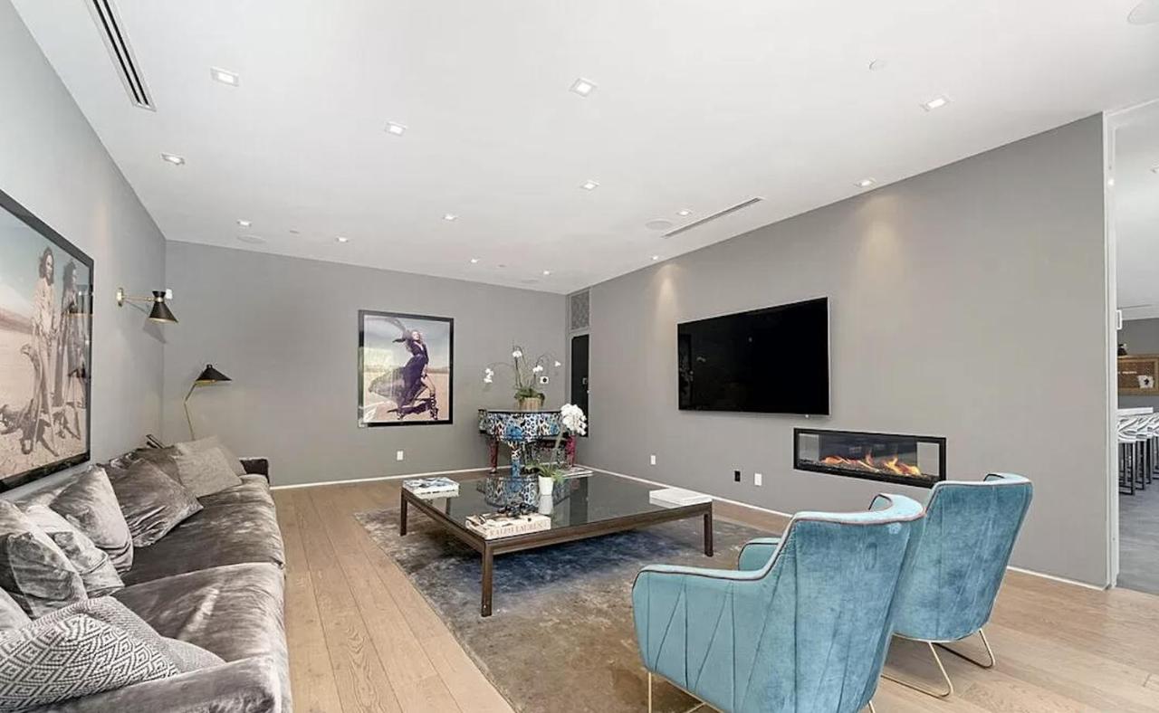  | Impeccable Modern Mansion In Beverly Hills Flats