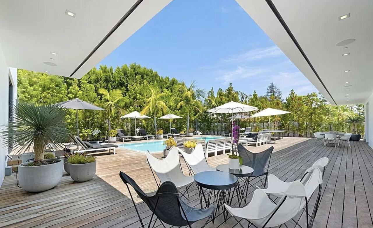  | Impeccable Modern Mansion In Beverly Hills Flats