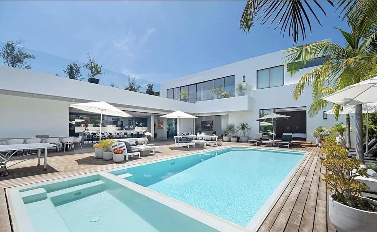  | Impeccable Modern Mansion In Beverly Hills Flats