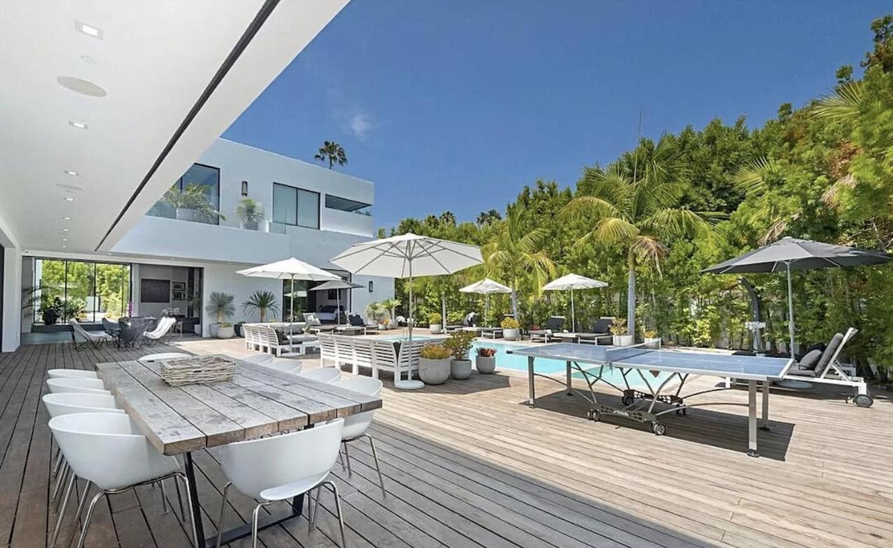  | Impeccable Modern Mansion In Beverly Hills Flats