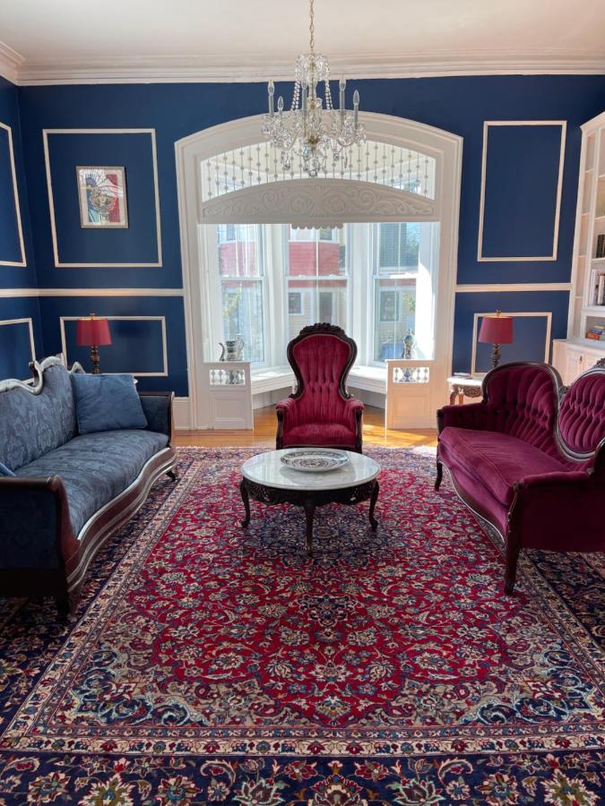 | Chez Lindsey Bed & Breakfast
