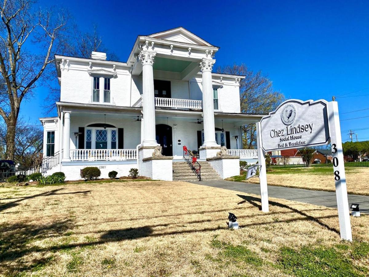 | Chez Lindsey Bed & Breakfast