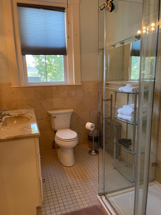 | Chez Lindsey Bed & Breakfast