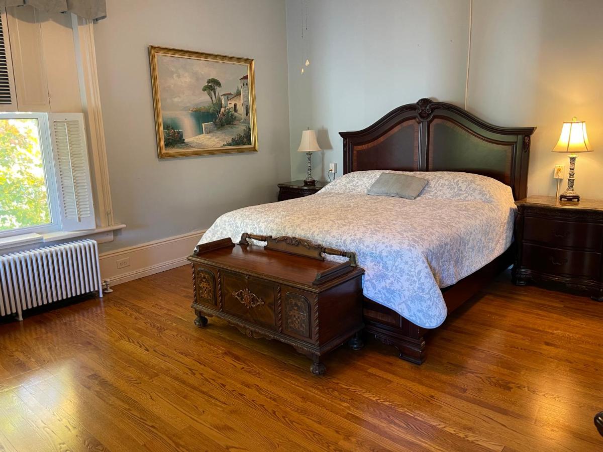 | Chez Lindsey Bed & Breakfast