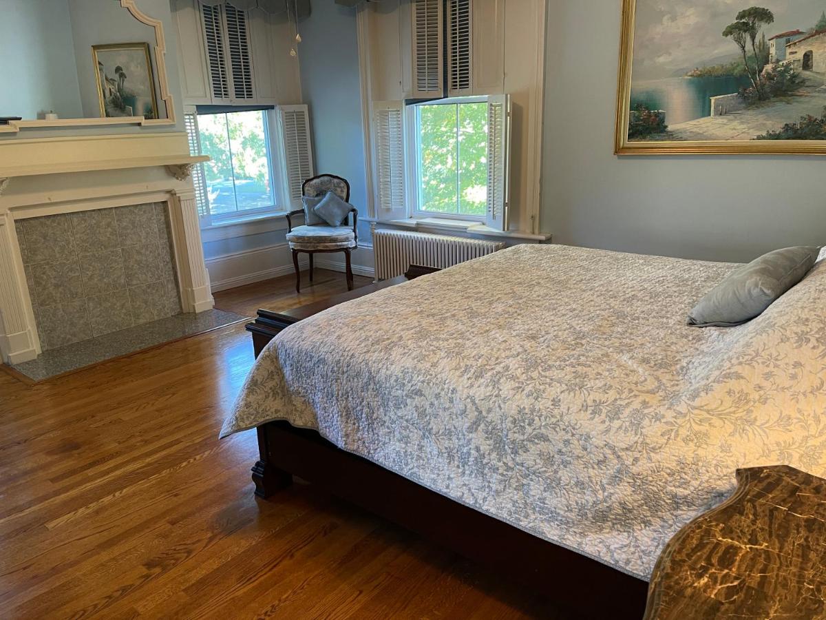 | Chez Lindsey Bed & Breakfast