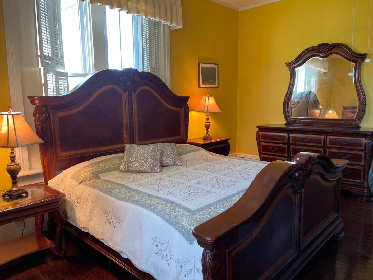 | Chez Lindsey Bed & Breakfast