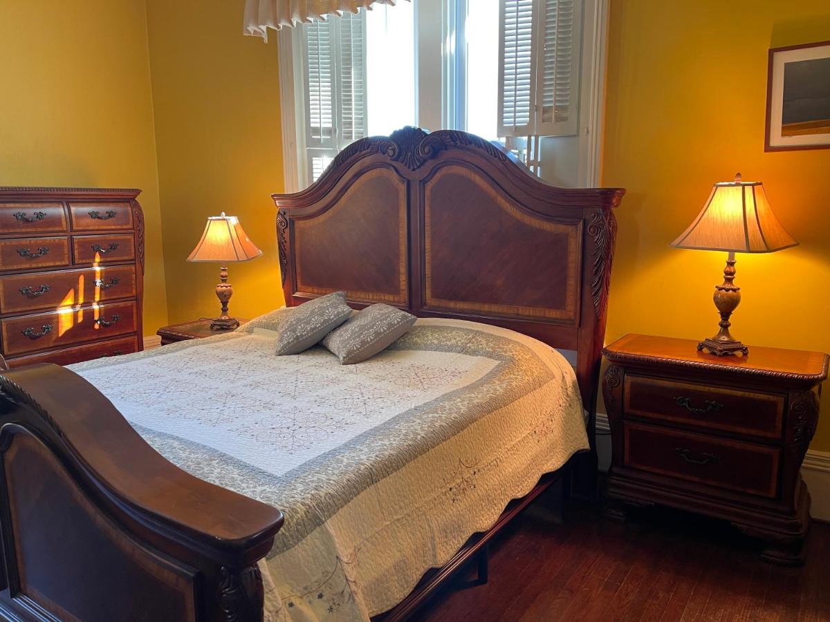| Chez Lindsey Bed & Breakfast