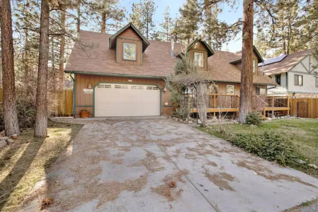 | Spacious, Private 3 bedroom Chalet with Hot Tub!