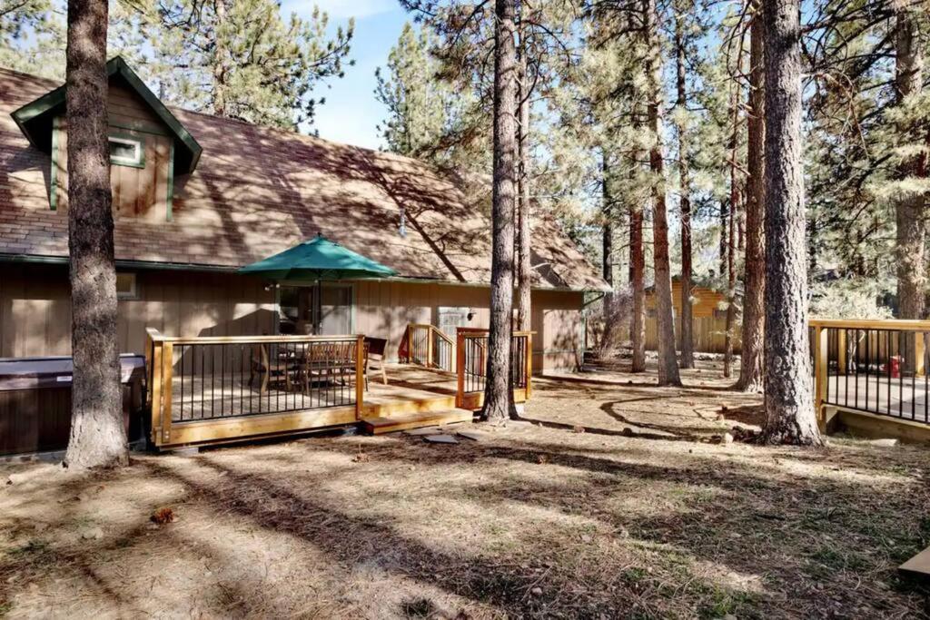 | Spacious, Private 3 bedroom Chalet with Hot Tub!