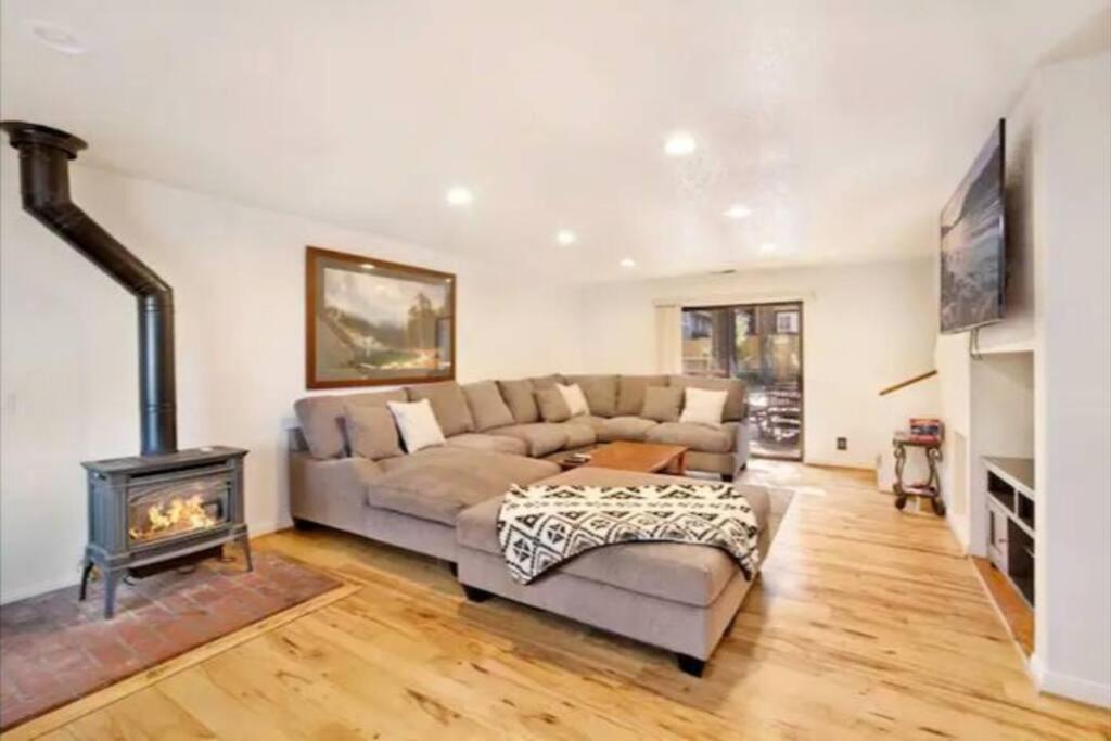 | Spacious, Private 3 bedroom Chalet with Hot Tub!