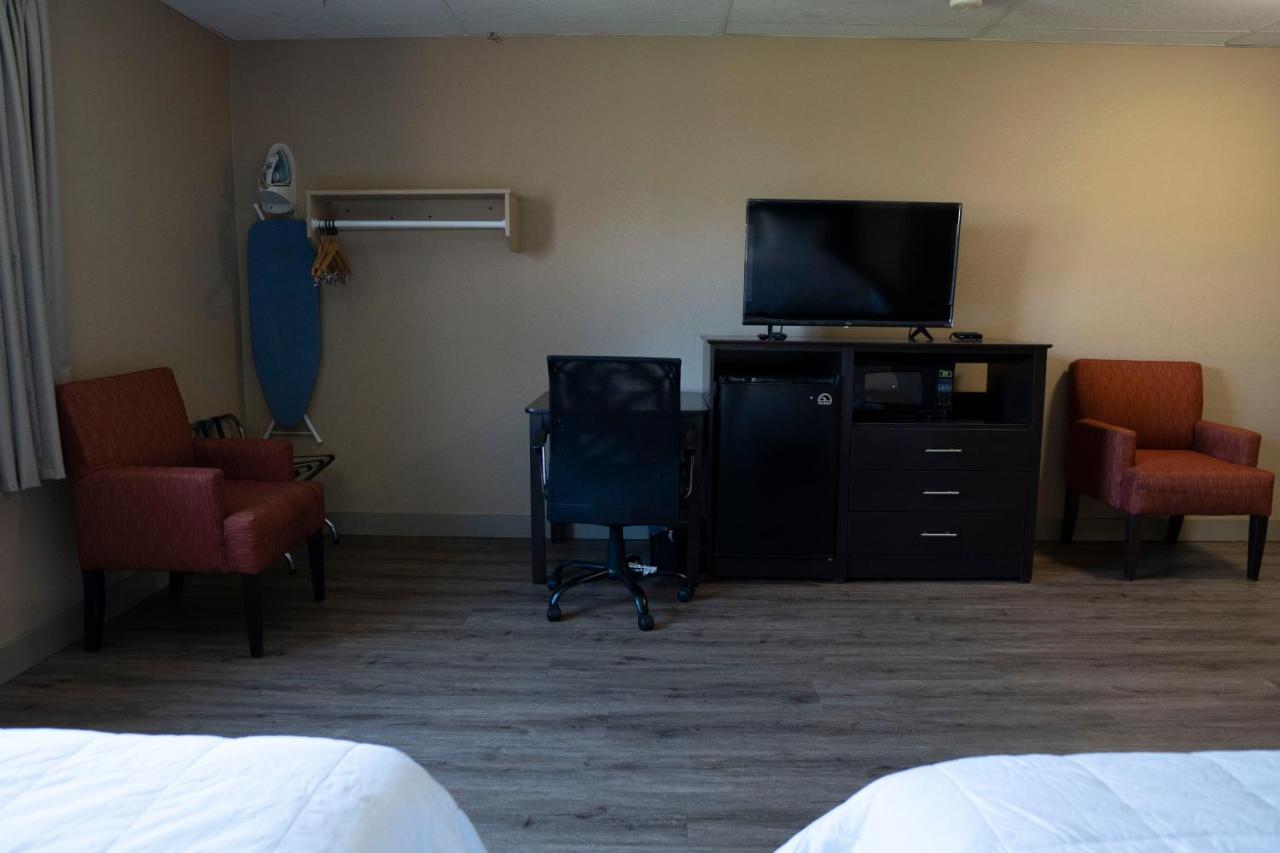 Budget Double Room at Framingham Inn