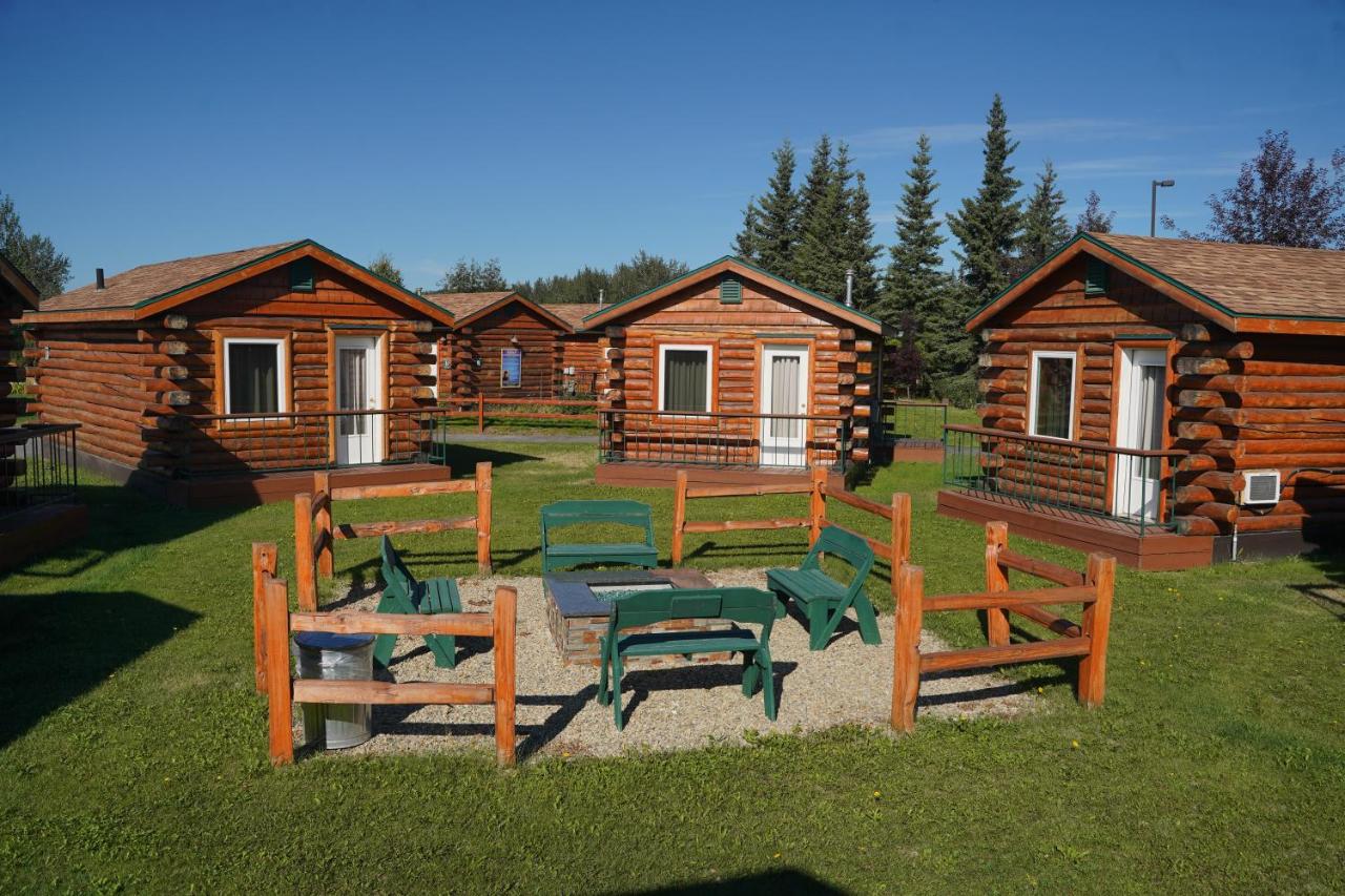 Bungalow with Garden View at Pike's Waterfront Lodge