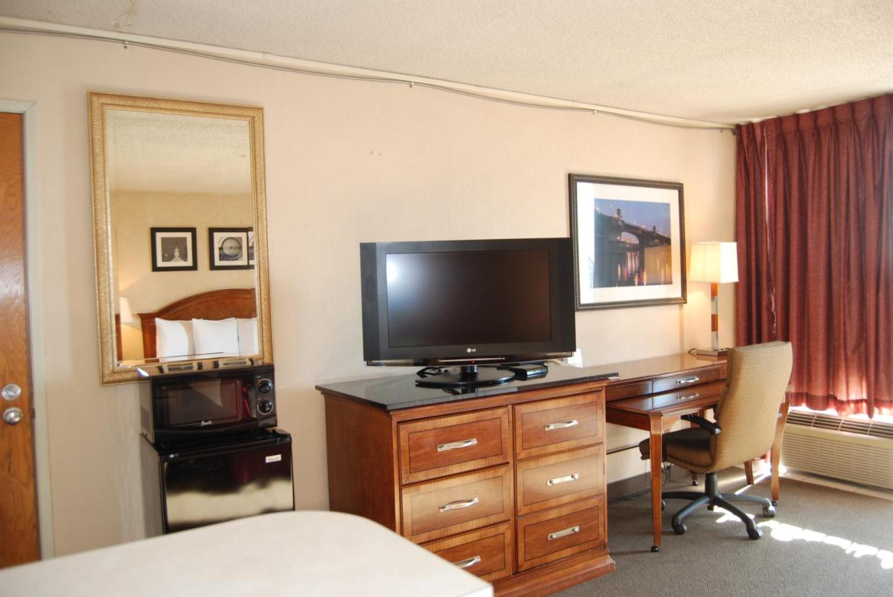 King Room at Inn At The Convention Center