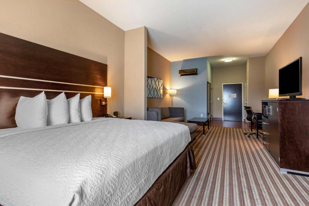 Suite with Mobility Accessible Tub at Best Western Plus North Odessa Inn & Suites