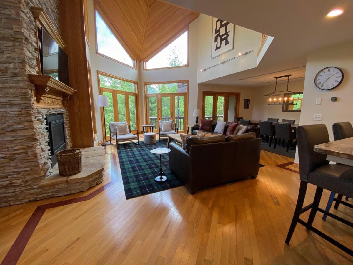 | CR1 Top Rated Ski-In Ski-Out Townhome Great views fireplaces fast wifi AC - Short walk to slopes
