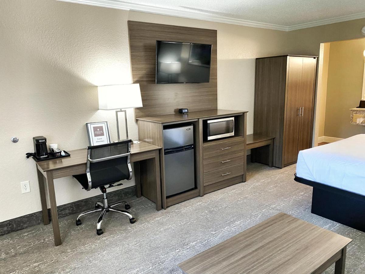  | Roadstar Hotel Zephyrhills