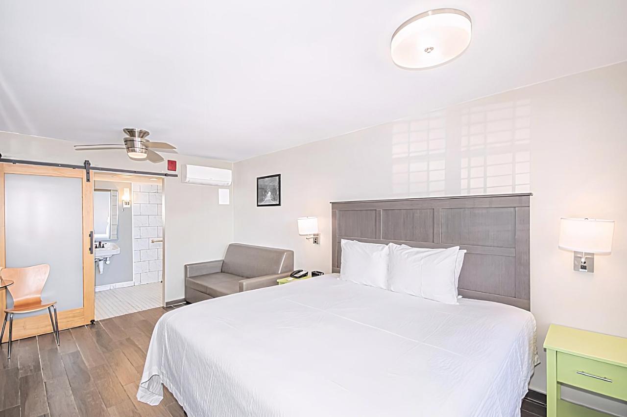  | Seven Hills Suites