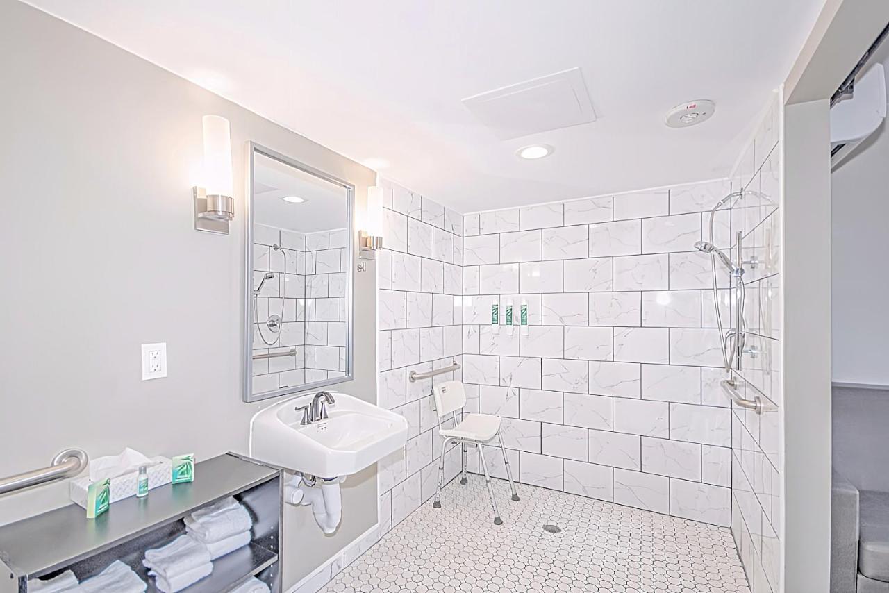  | Seven Hills Suites