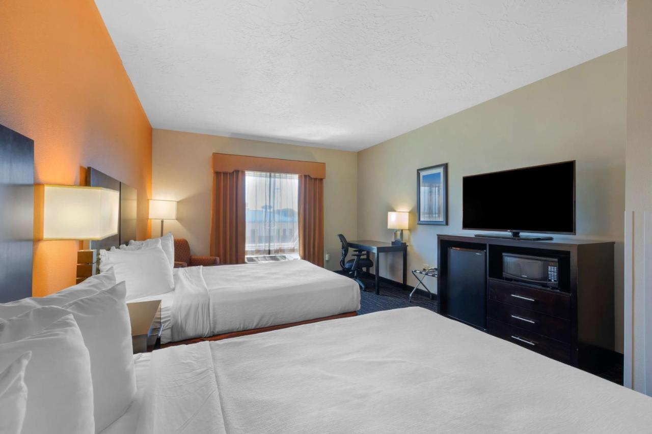 Queen Room with Two Queen Beds and Roll-In Shower- Mobility Access/Non-Smoking at Best Western Plus North Platte Inn & Suites