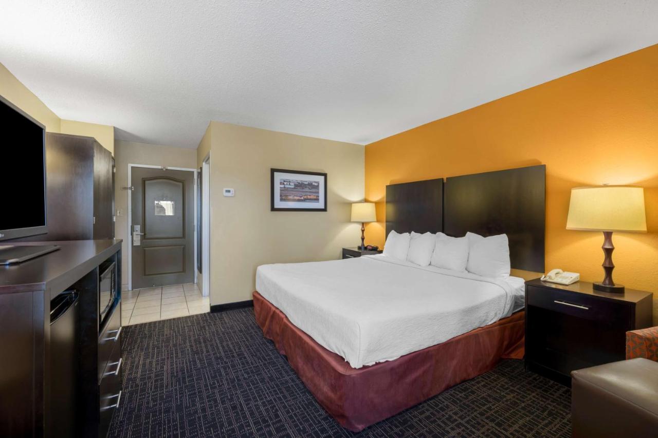 King Room - Non-Smoking at Best Western Plus North Platte Inn & Suites