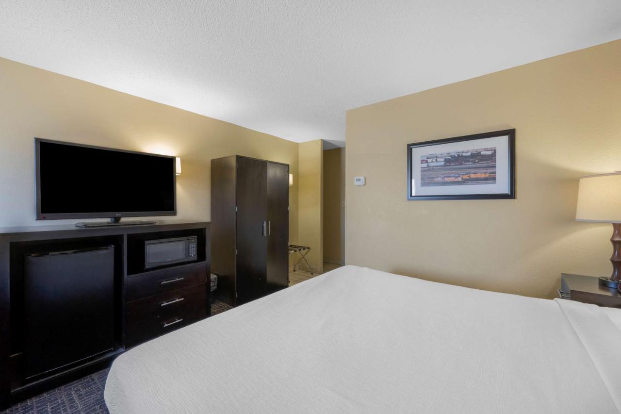 King Room - Non-Smoking at Best Western Plus North Platte Inn & Suites