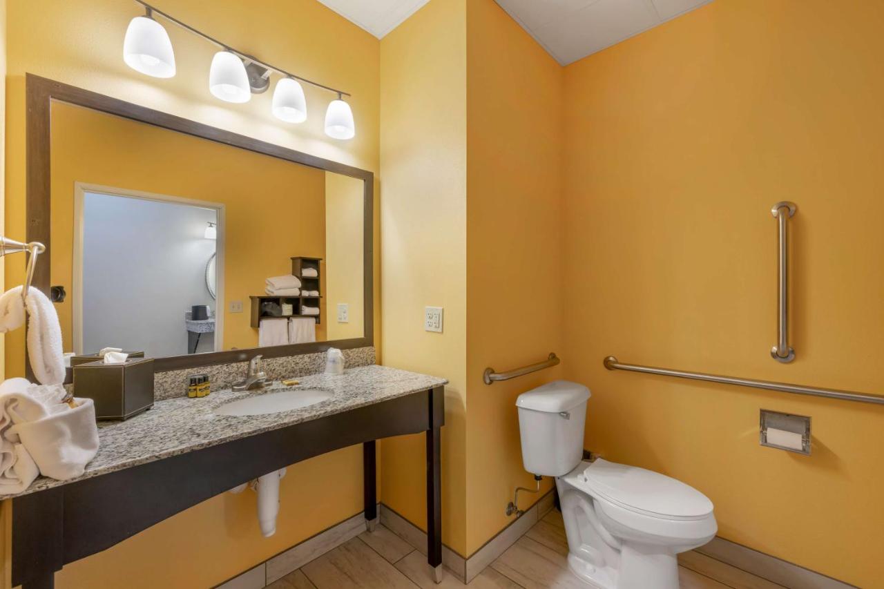 Queen Room with Two Queen Beds and Roll-In Shower- Mobility Access/Non-Smoking at Best Western Plus North Platte Inn & Suites