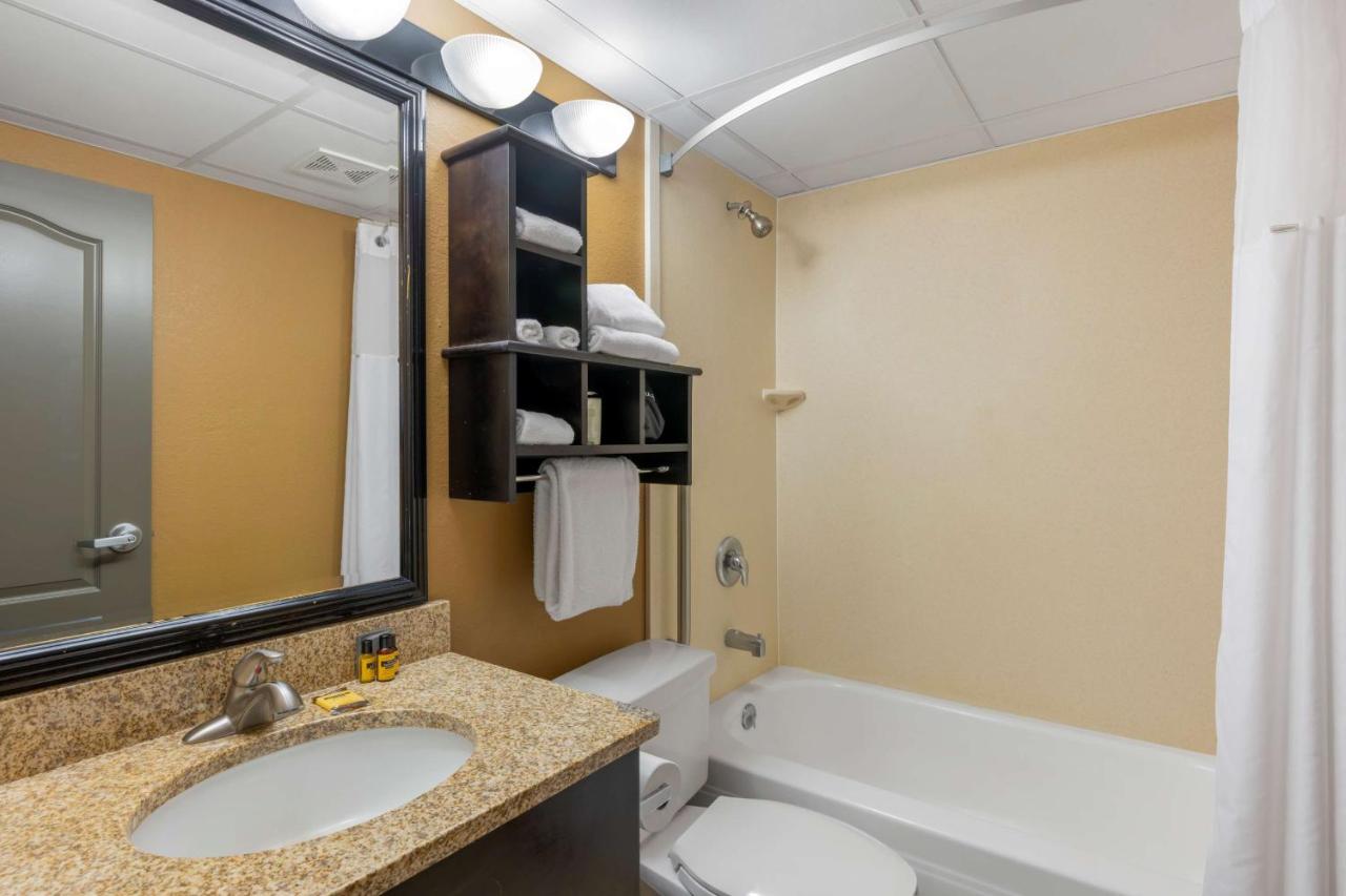 King Room - Non-Smoking at Best Western Plus North Platte Inn & Suites