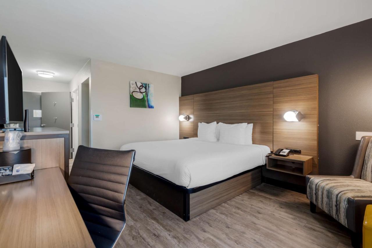 King Room with Mobility Accessible Tub at Best Western Corpus Christi Airport Hotel