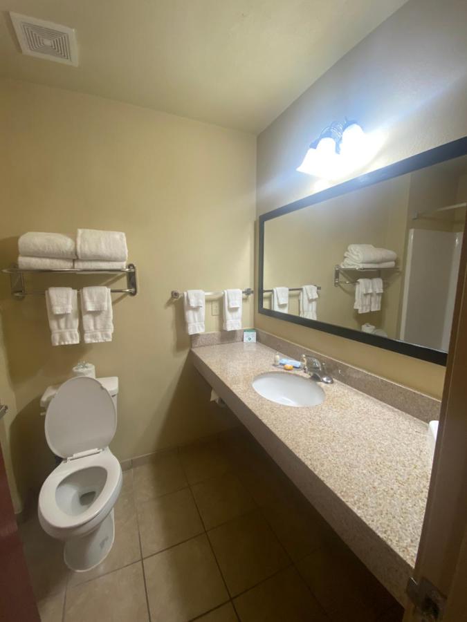 Double Room at Cobblestone Hotel & Suites – Broken Bow