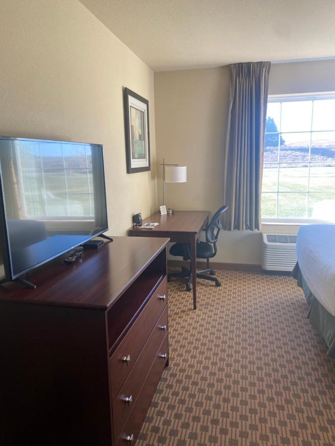 Double Room at Cobblestone Hotel & Suites – Broken Bow