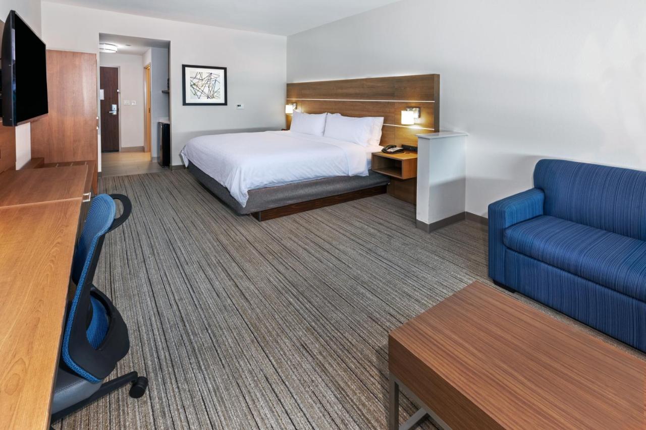 King Suite - Non-Smoking at Holiday Inn Express & Suites Stafford NW - Sugar Land by IHG