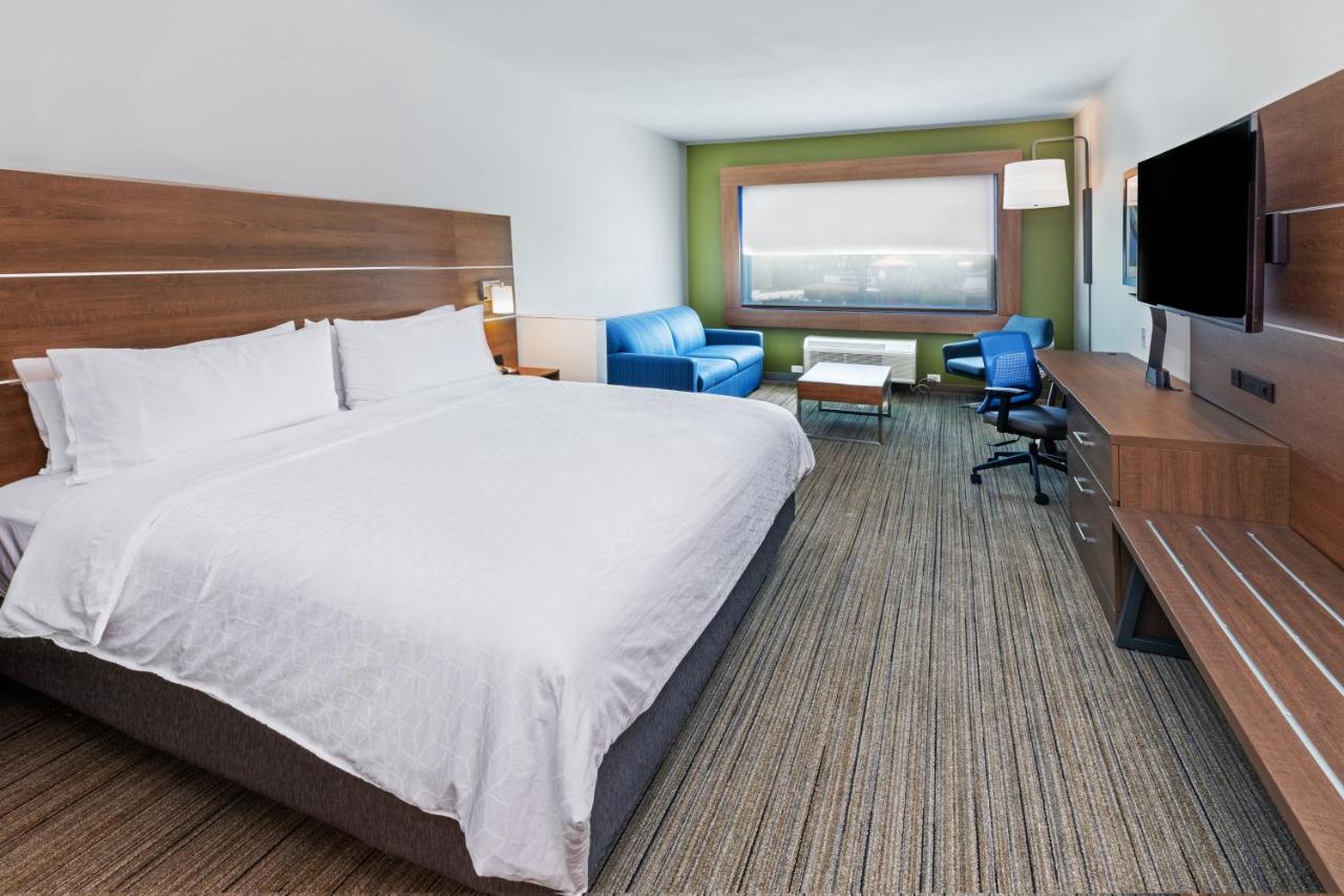 King Suite - Non-Smoking at Holiday Inn Express & Suites Stafford NW - Sugar Land by IHG