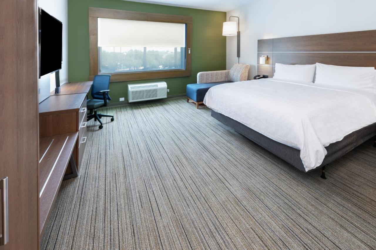 Accessible-Suite with One King Bed and Roll-In Shower - Non-Smoking at Holiday Inn Express & Suites Stafford NW - Sugar Land by IHG