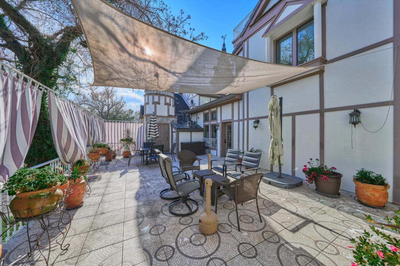 | Villa with 8 bedrooms and heated swimming pool