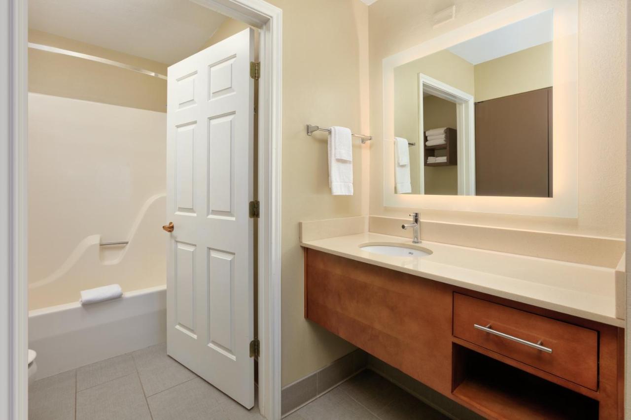 King Suite at Staybridge Suites Corning by IHG